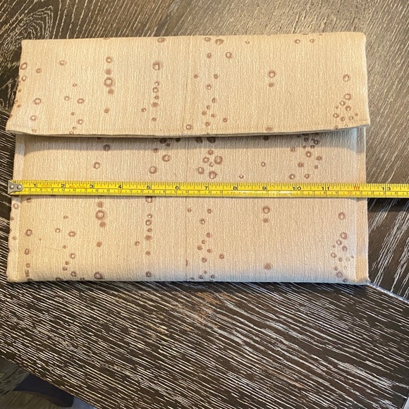 Source Unknown Cream Clutch with Brown Accents - Picture 9 of 10